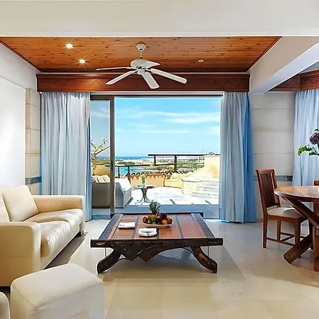 Otel Coral And