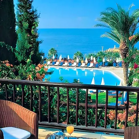 Otel Coral And
