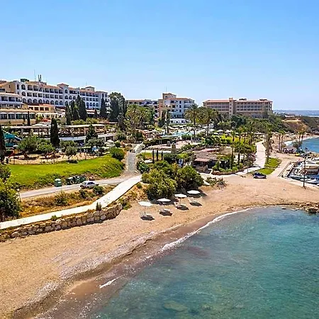 Otel Coral And
